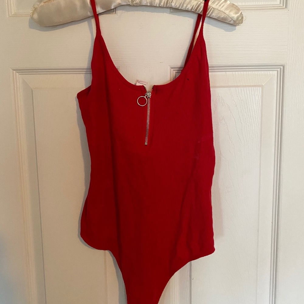 ✨2/$15✨ M Red Urban Herritage Bodysuit